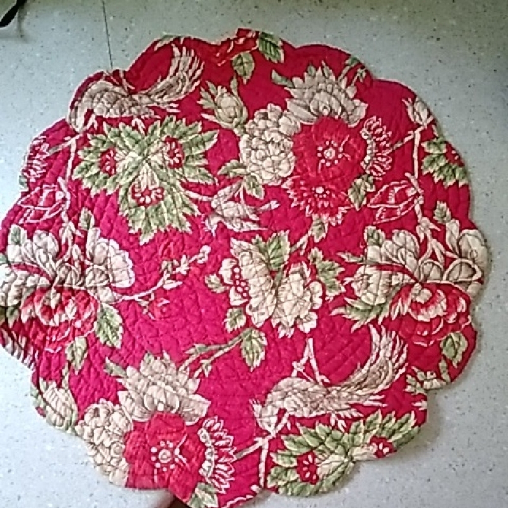 Floral Quilted Round Placemat